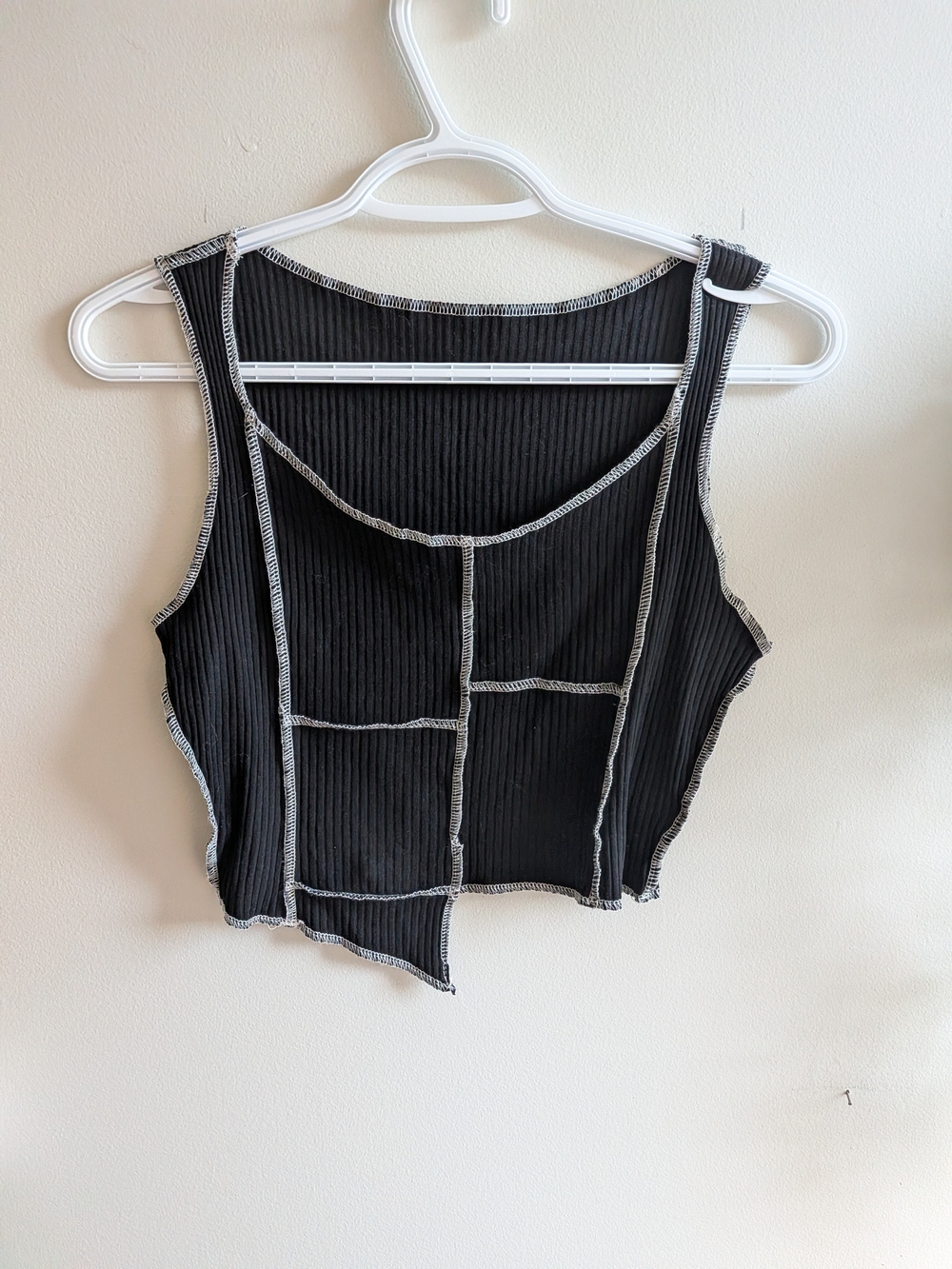SHEIN Black Ribbed Patchwork Crop Tank with Contrast Stitch